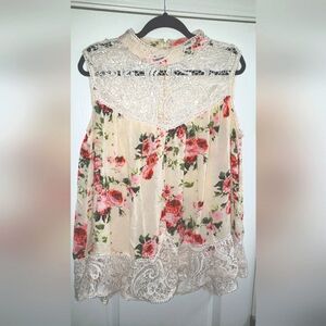 Venus Pink Floral & Lace Top Size XL EUC